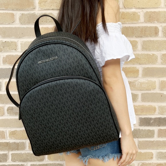 Bundle💕NWT Michael Kors Backpack &Wallet - Picture 4 of 4